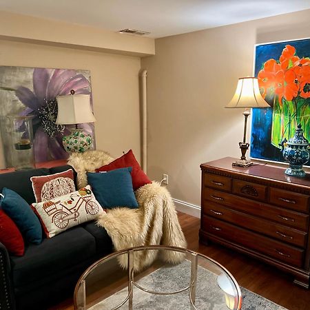 Charming 1-Bedroom Basement Close To Dc Pets Allowed アーリントン エクステリア 写真