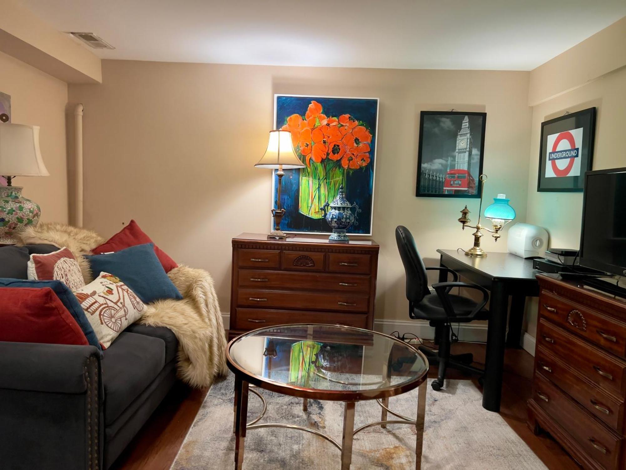 Charming 1-Bedroom Basement Close To Dc Pets Allowed アーリントン エクステリア 写真